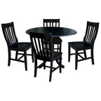 Table noire et chaise d'écolier – Indispensables pour le repas