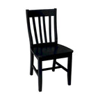Table noire et chaise d'écolier – Indispensables pour le repas